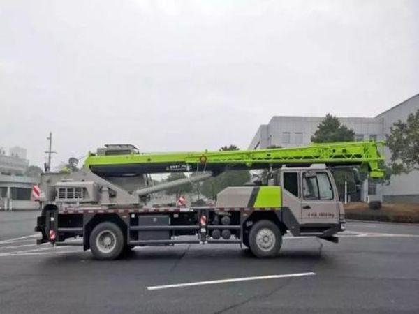 荷塘区吊车公司_大型吊车施工对场地有哪些要求呢?